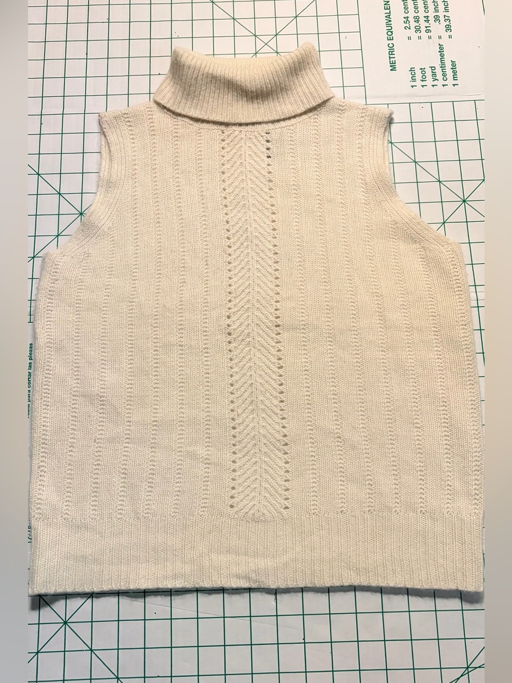 Liz Claiborne Cream Sleeveless Turtleneck Knit Sweater